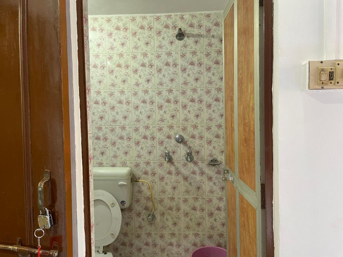 Indra Paying Guest House Varanasi Bagian luar foto