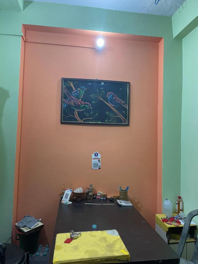 Indra Paying Guest House Varanasi Bagian luar foto