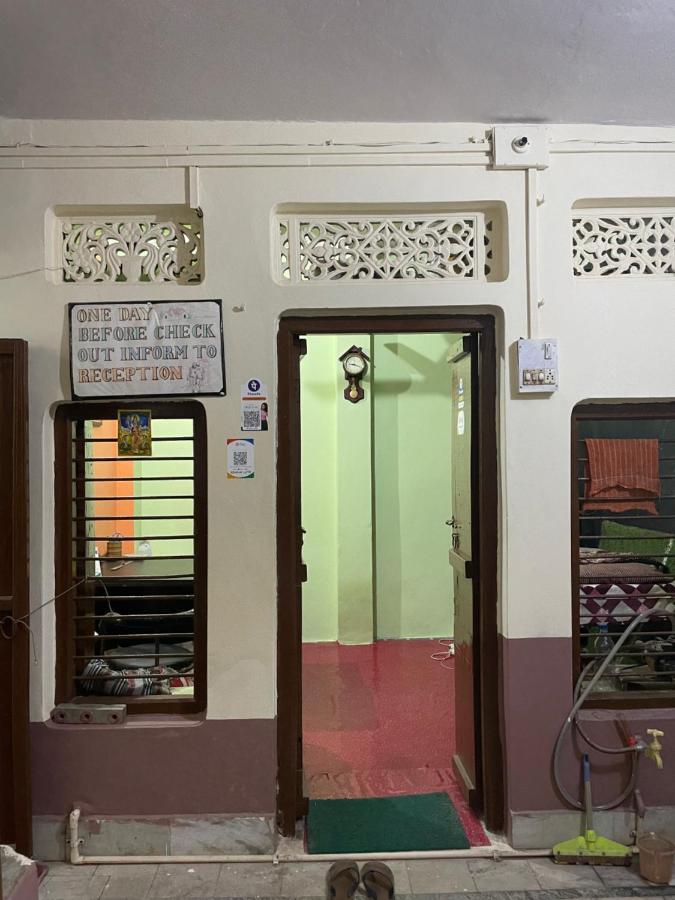 Indra Paying Guest House Varanasi Bagian luar foto