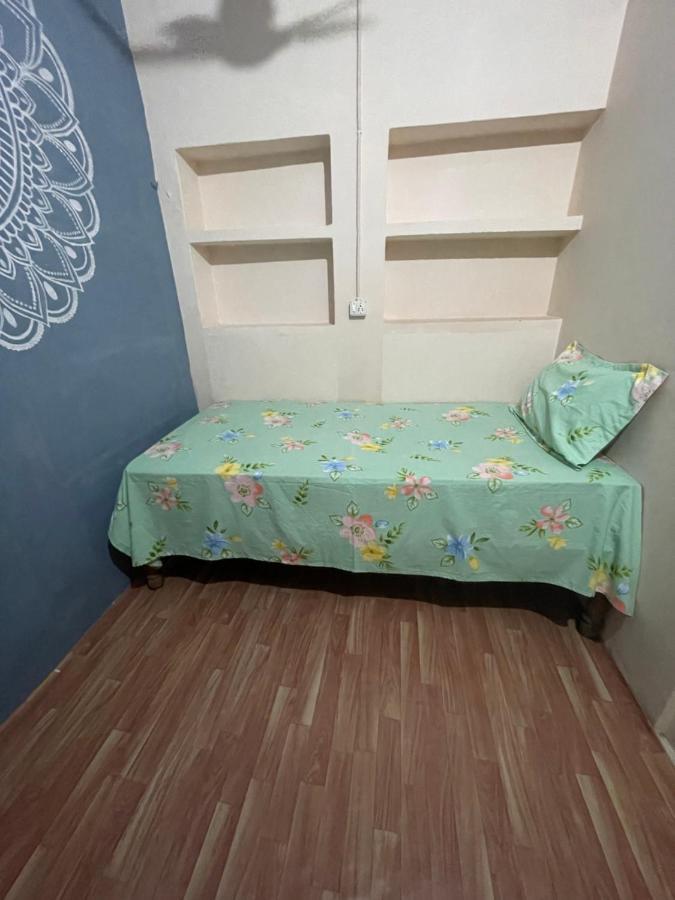 Indra Paying Guest House Varanasi Bagian luar foto