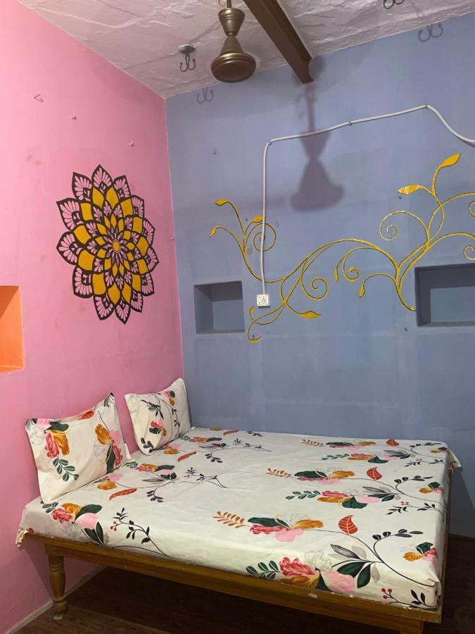 Indra Paying Guest House Varanasi Bagian luar foto