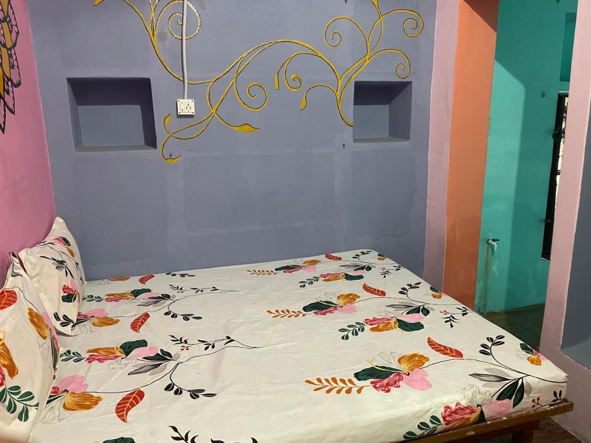 Indra Paying Guest House Varanasi Bagian luar foto