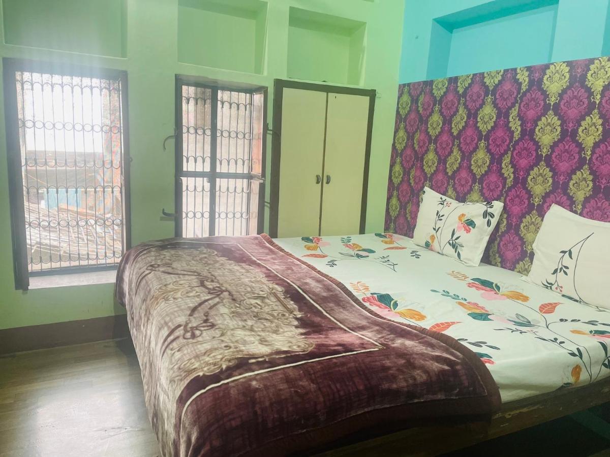 Indra Paying Guest House Varanasi Bagian luar foto