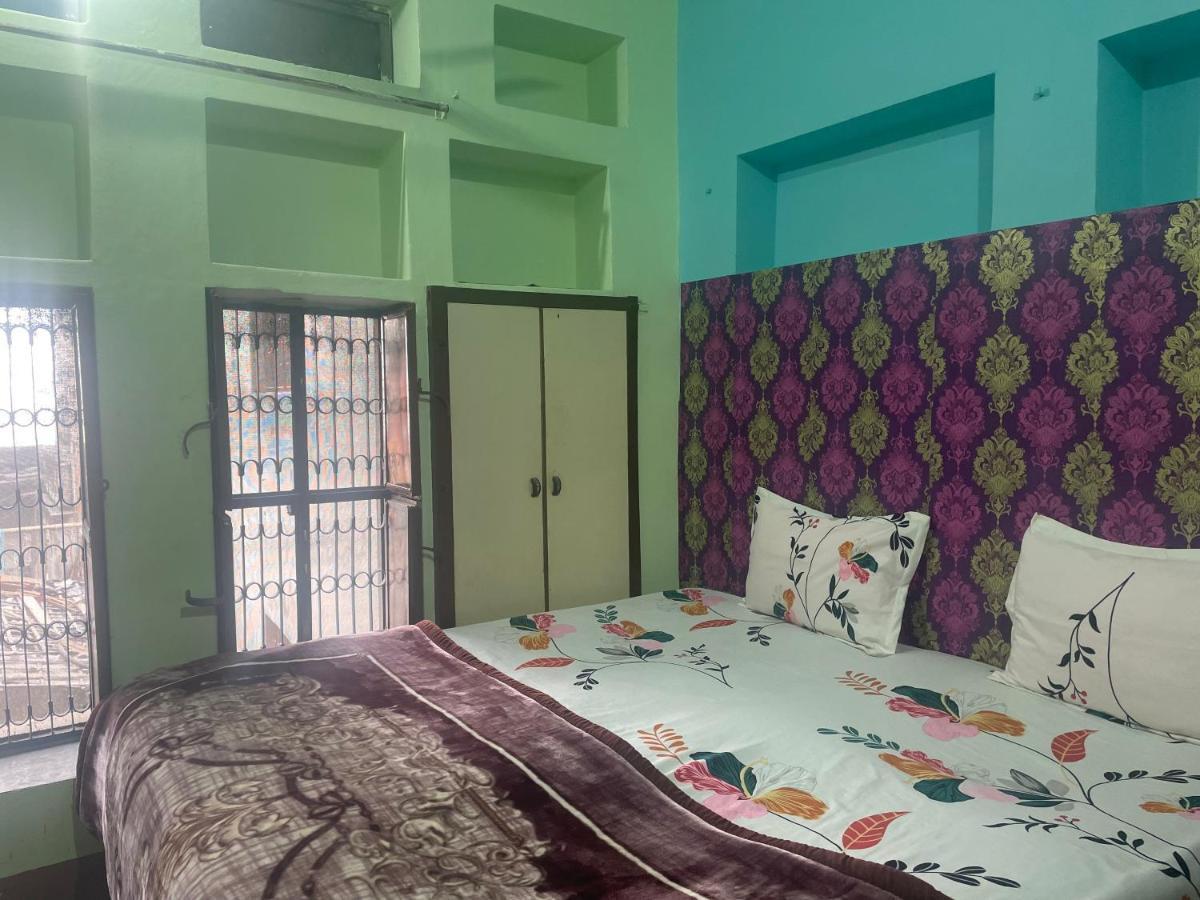 Indra Paying Guest House Varanasi Bagian luar foto