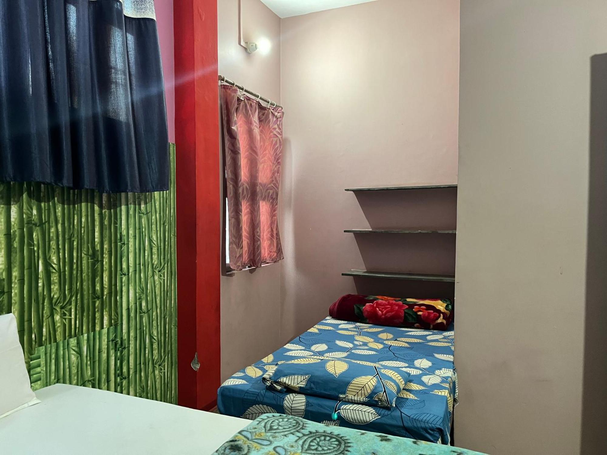 Indra Paying Guest House Varanasi Bagian luar foto