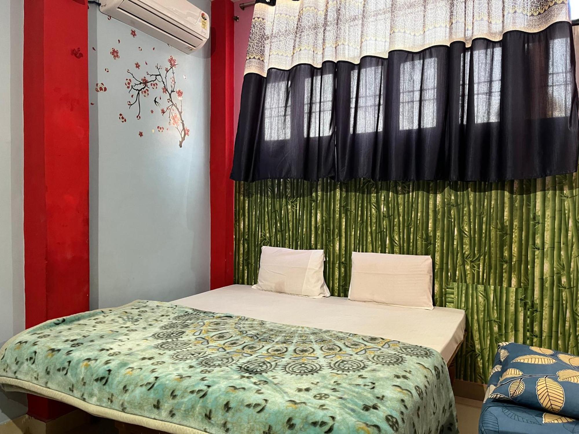 Indra Paying Guest House Varanasi Bagian luar foto