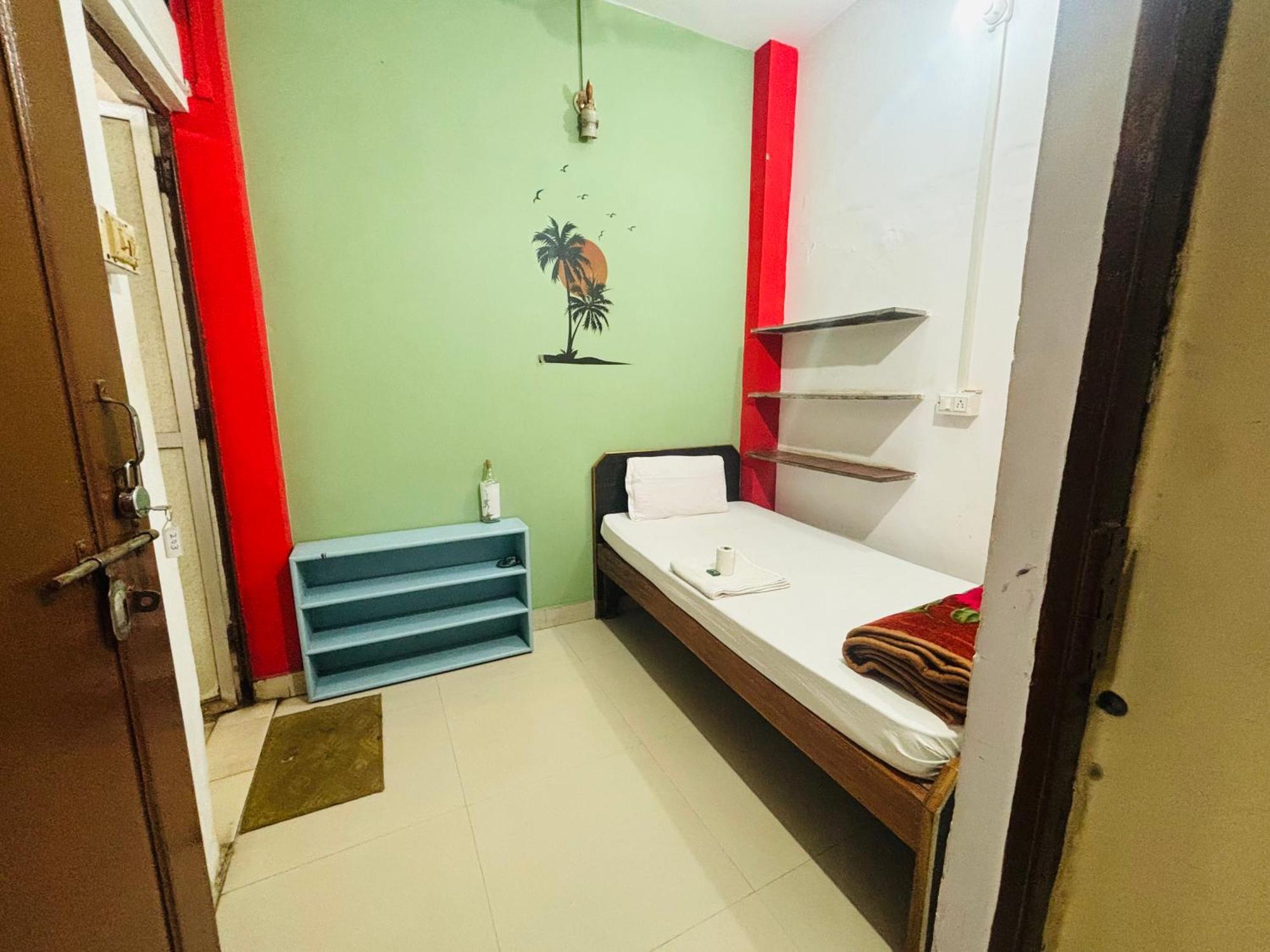 Indra Paying Guest House Varanasi Bagian luar foto